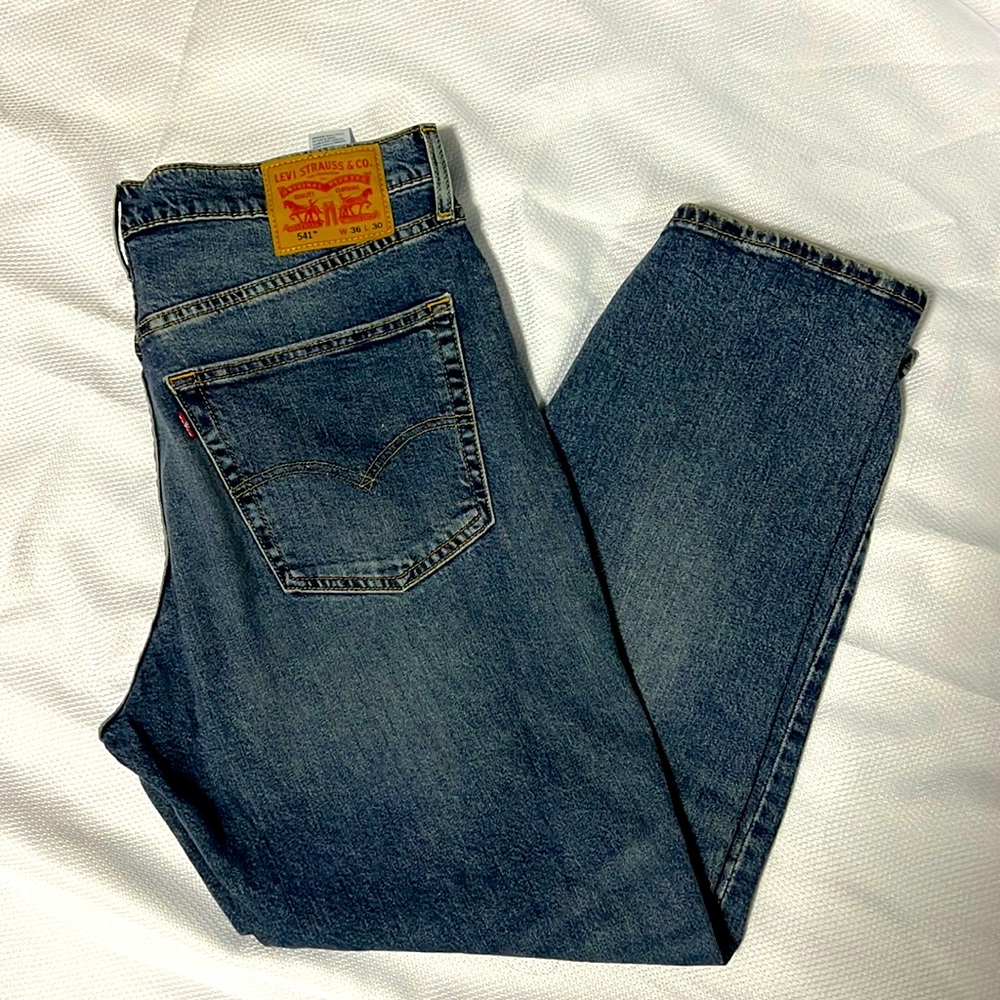 Men’s Levi’s 541 size 36/30 ship today! I have another pair in 505 the same size